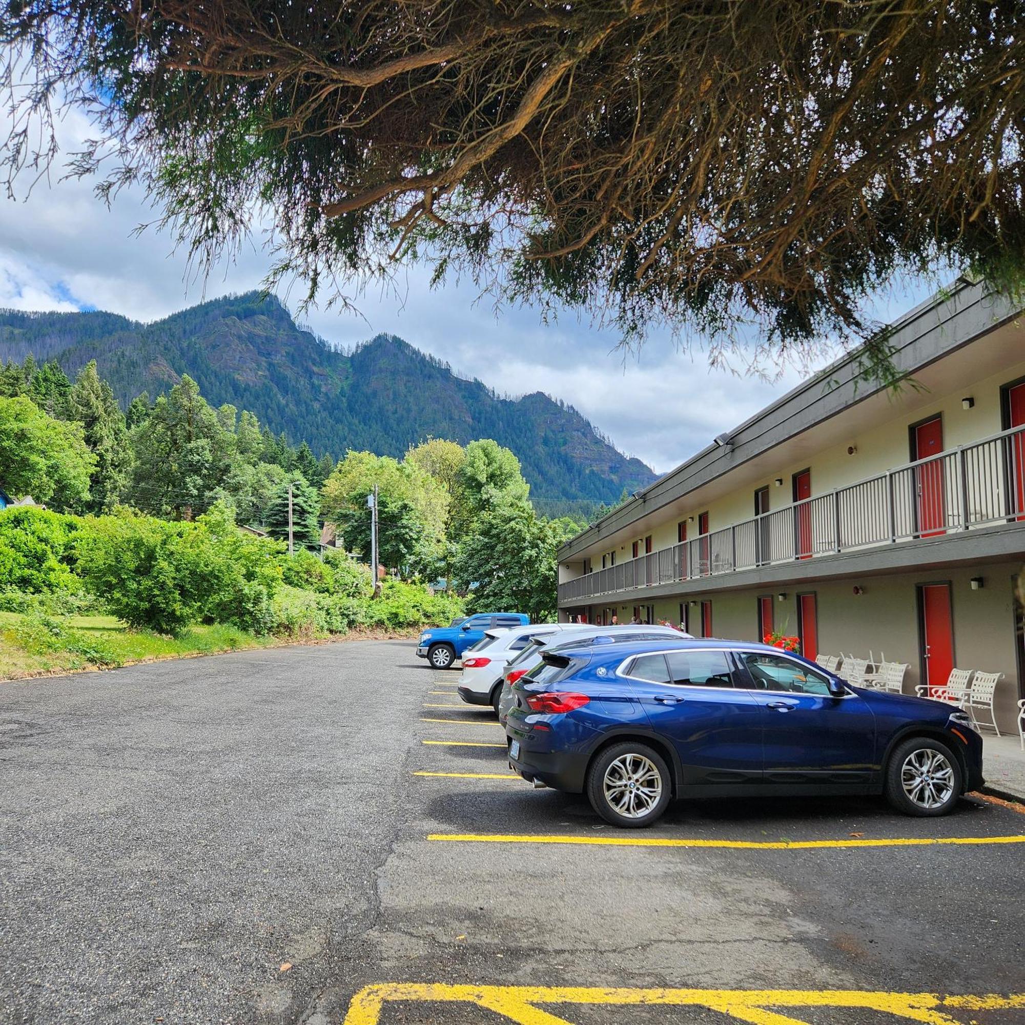Columbia Gorge Inn Cascade Locks Exteriör bild