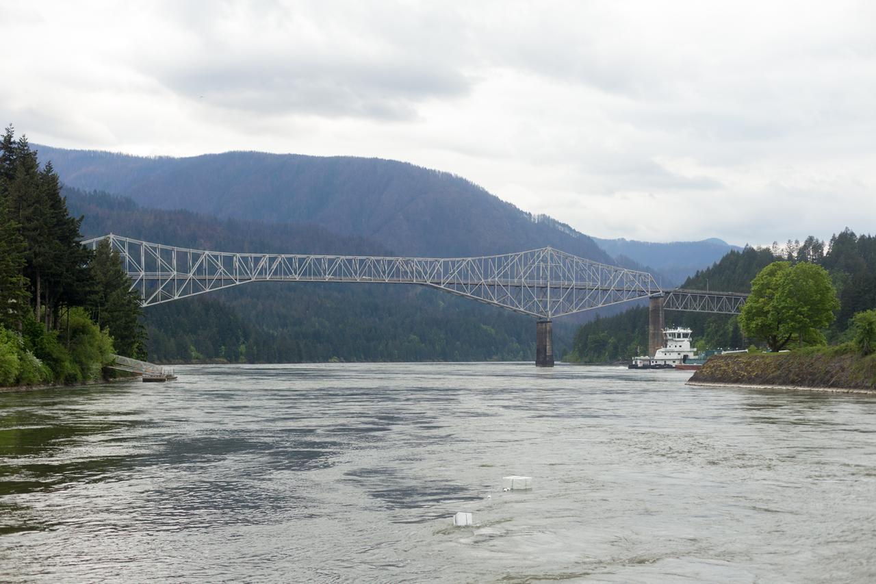 Columbia Gorge Inn Cascade Locks Exteriör bild